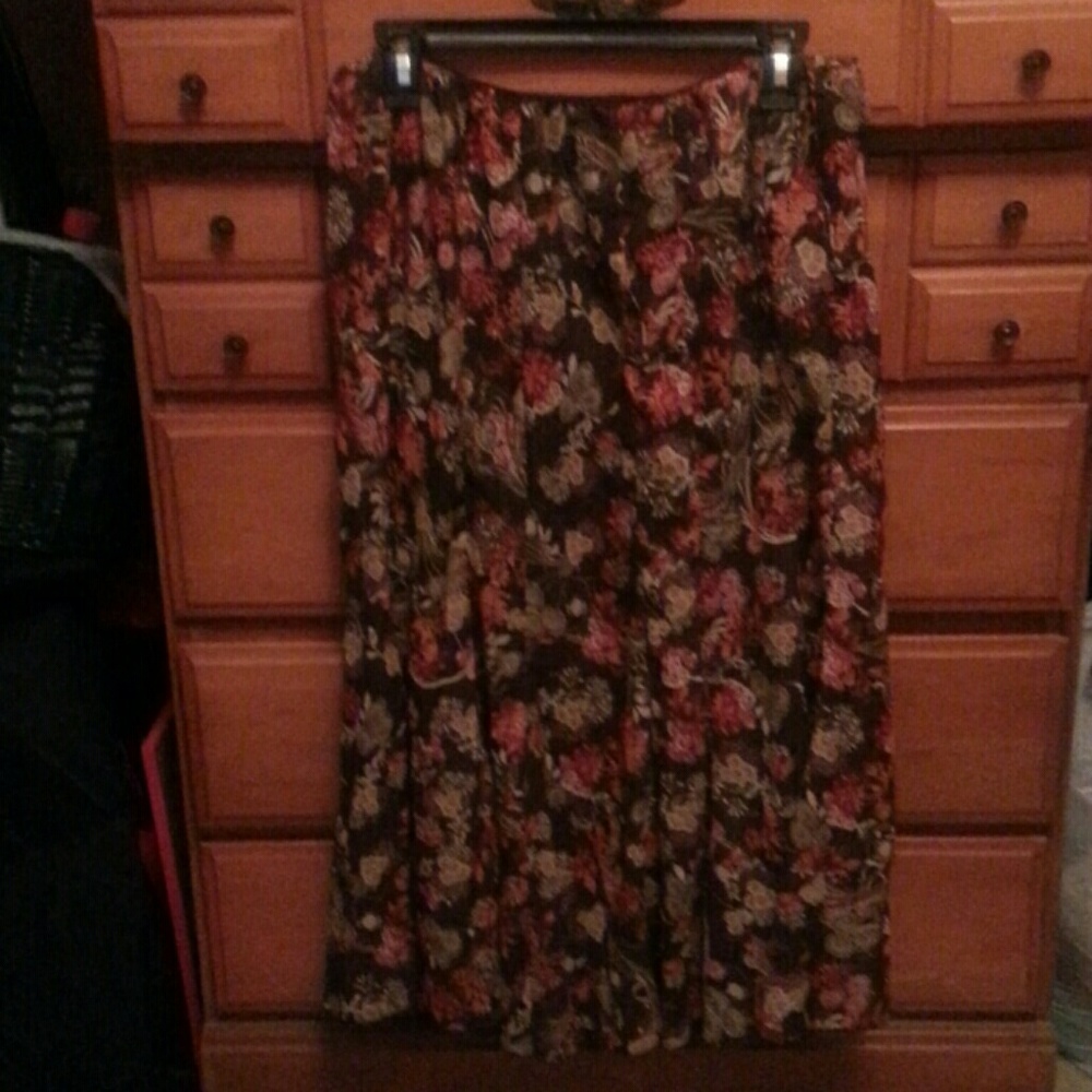 Ladies Skirt